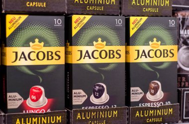 Soest, Almanya - 8 Ocak 2018: Jacobs kahve Satılık süpermarket. Jacobs 1895 onun başlangıcı Johann Jacobs tarafından Almanya'da izleri kahve bir marka olduğunu.
