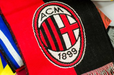 Soest, Almanya - 12 Ocak 2018: Associazione Calcio Milan (A.C. Milan logolu eşarp)