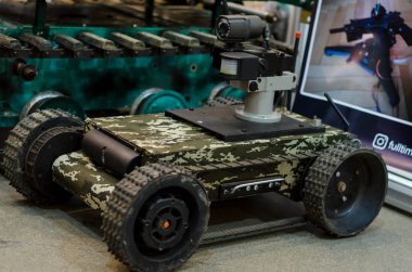 Kiev, Ukrayna - 10 Ekim 2018: Uzaktan kamera ile robot kontrollü. Uluslararası Sergi silah ve güvenlik 2018