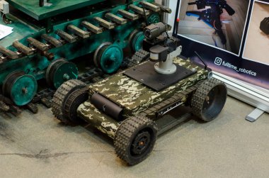 Kiev, Ukrayna - 10 Ekim 2018: Uzaktan kamera ile robot kontrollü. Uluslararası Sergi silah ve güvenlik 2018