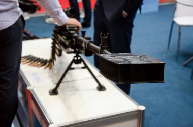 Kiev, Ukrayna - 10 Ekim 2018: makineli tüfek mühimmat ile. Uluslararası Sergi silah ve güvenlik ' 2018