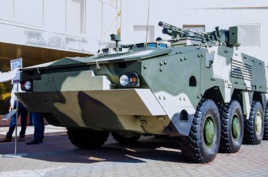 Kiev, Ukrayna - 10 Ekim 2018: Zırhlı personel taşıyıcı Btr - 4mb 1. Uluslararası Sergi silah ve güvenlik 2018