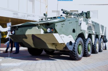 Kiev, Ukrayna - 10 Ekim 2018: Zırhlı personel taşıyıcı Btr - 4mb 1. Uluslararası Sergi silah ve güvenlik 2018