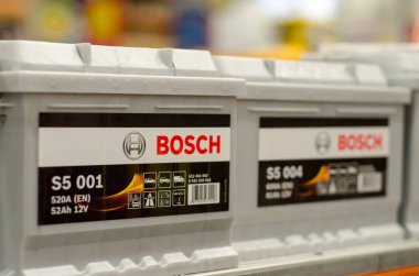 Kiev, Ukrayna - 20 Nisan 2018: Bosch akü.