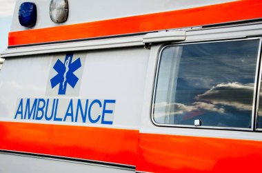 Araba logosuna ambulans