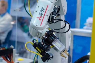 Kiev, Ukrayna - 22 Kasım 2018: Mitsubishi Electric robot kol.