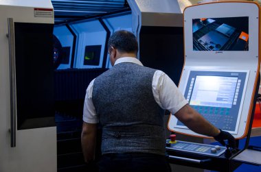 Kiev, Ukrayna - 22 Kasım 2018: İş Fibermak Fiber Lazer Kesim Makinası.