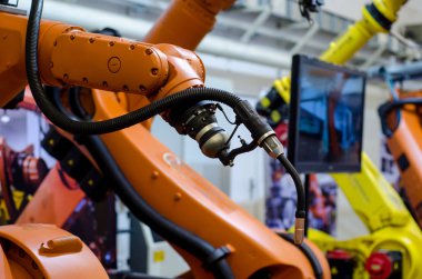 Farklı endüstriyel robot kollar.