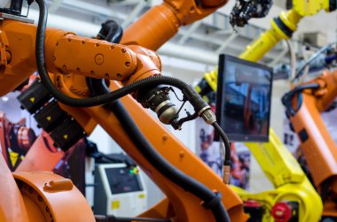 Farklı endüstriyel robot kollar.
