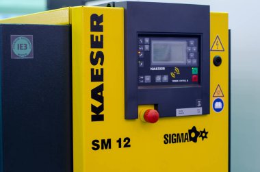 Kiev, Ukrayna - 22 Kasım 2018: Kaeser Sm 12 basınçlı hava istasyonları