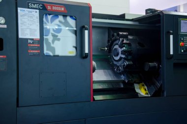 Kiev, Ukrayna - 22 Kasım 2018: Smec Sl 3000 Cnc Torna Merkezi