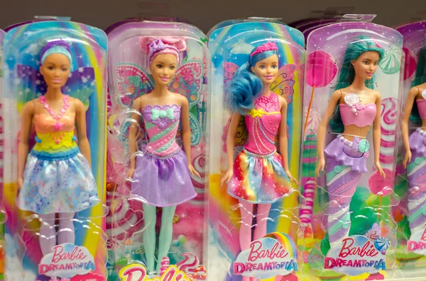 Kiev Ucrânia Março 2018 Barbie Brinquedos Para Venda Estande Supermercado — Fotografia de Stock