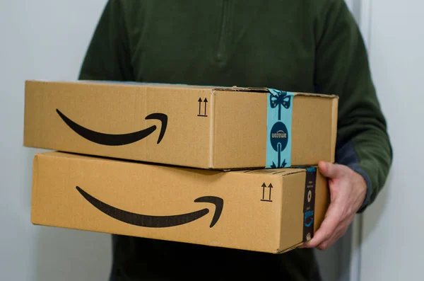 Soest Germany Desember 2018 Man Delivers Amazon Prime Package — Stok Foto