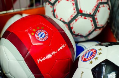 Soest, Almanya - 22 Aralık 2018: Top logo Fc Bayern Münih ile