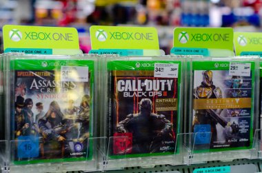 Soest, Almanya - 22 Aralık 2018: Xbox bir oyun Satılık süpermarket.