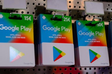Soest, Almanya - 22 Aralık 2018: Google oyun hediye kartları Satılık Dükkan.