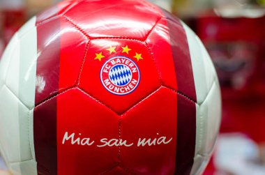 Soest, Almanya - 22 Aralık 2018: Top logo Fc Bayern Münih ile