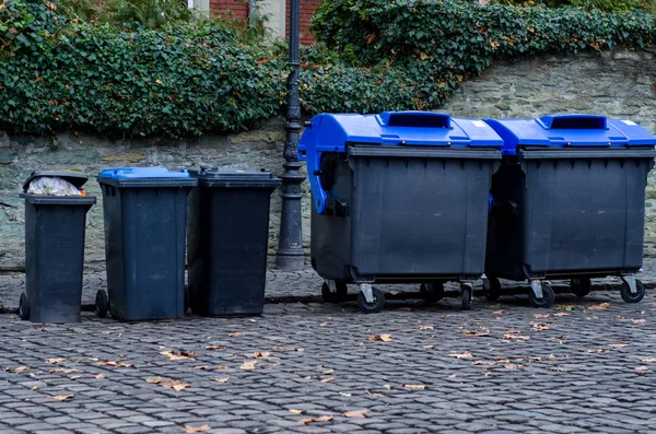 Smistamento Cassonetti Plastica Esterni — Foto Stock