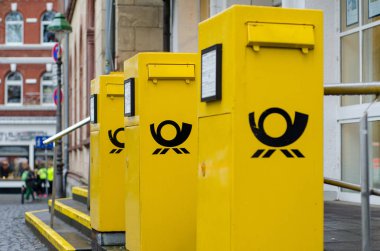 Soest, Almanya - 31 Aralık 2018: Deutsche Post posta kutuları. Bir Alman posta servisi ve uluslararası kurye servisi Deutsche Post Ag, Deutsche Post Dhl Grup, ticaret adı altında faaliyet olduğunu.
