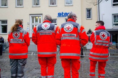 Soest, Almanya - 31 Aralık 2018: Alman Kızılhaç Sıhhiye sınıfı devriye 