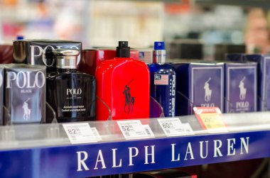 Soest, Almanya - 3 Ocak 2019: Satılık Dükkan Polo Ralph Lauren parfüm.