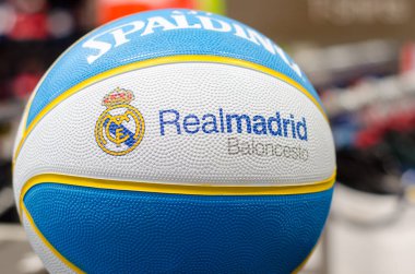 Soest, Almanya - 8 Ocak 2019: Real Madrid Baloncesto (İngilizce: Fenerbahçe Basketbol) Spalding top.