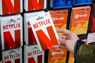 Soest, Almanya - 8 Ocak 2019: Netflix hediye kartları Satılık Dükkan.