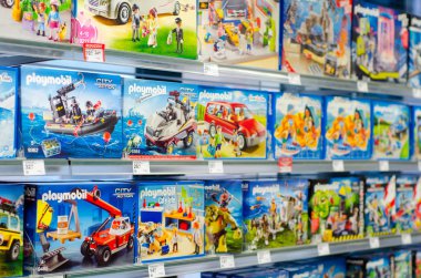 Soest, Almanya - 12 Ocak 2019: Playmobil inşaat kitleri mağaza satış için. 
