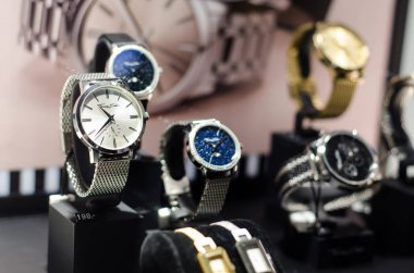 Soest, Almanya - 14 Ocak 2019: Thomas Sabo dükkan pencerede saatler.