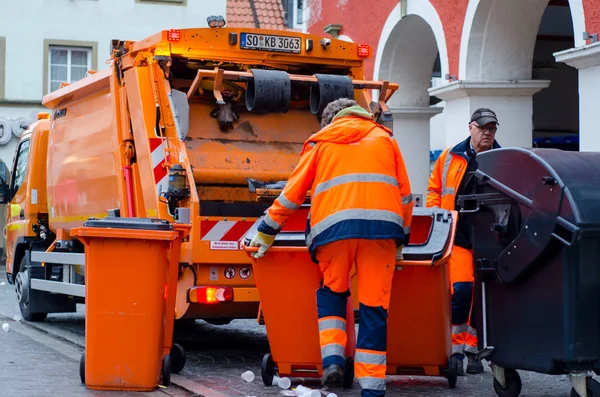 Soest Germania Dicembre 2018 Veicolo Raccolta Dei Rifiuti Con Lavoratori — Foto Stock