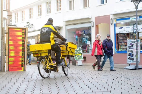 Soest Januar 2019 Postbote Mit Dem Fahrrad Die Deutsche Post — Stockfoto