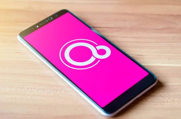 Soest Германия Января 2019 Года Логотип Google Fuchsia Экране Xiaomi — стоковое фото