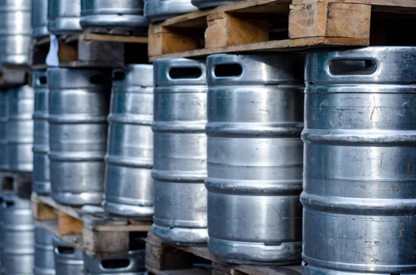 Muchos Barriles Cerveza Metal —  Fotos de Stock