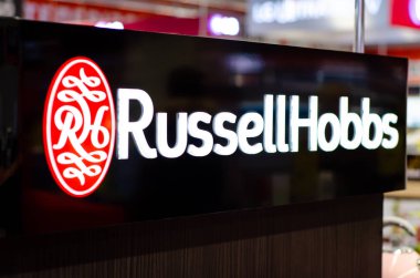 Kiev, Ukrayna - 09 Şubat 2019: Russell Hobbs Logo dükkanda. Russell Hobbs bir İngiliz ev aletleri üreticisidir.