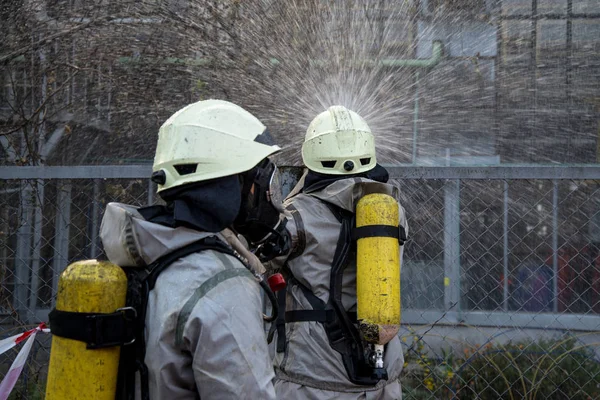 Strażacy Kombinezonie Ochrony Chemicznej — Zdjęcie stockowe