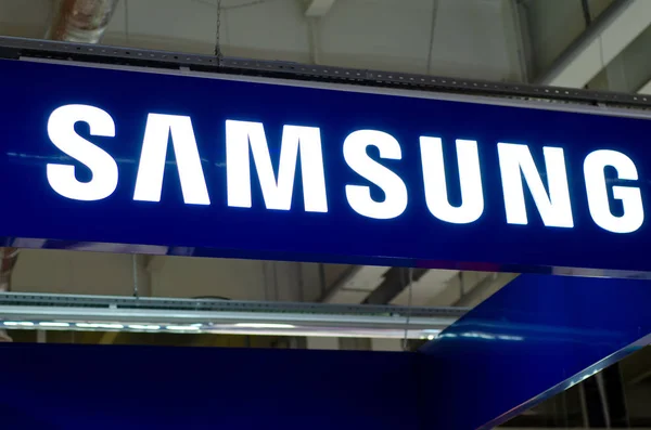 Kiev Ucrania Febrero 2019 Samsung Logo Tienda — Foto de Stock