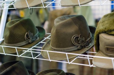 Satılık av şapkalar