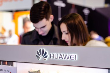 Kiev, Ukrayna - 12 Nisan 2019: Huawei Fuar Standı.