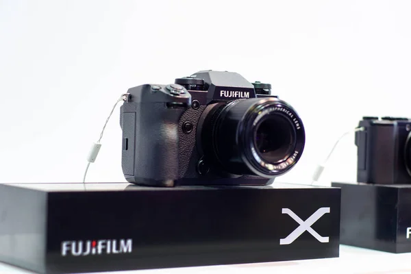 Kijów, Ukraina-12 kwietnia, 2019: Fujifilm X Series mirrorless cam — Zdjęcie stockowe