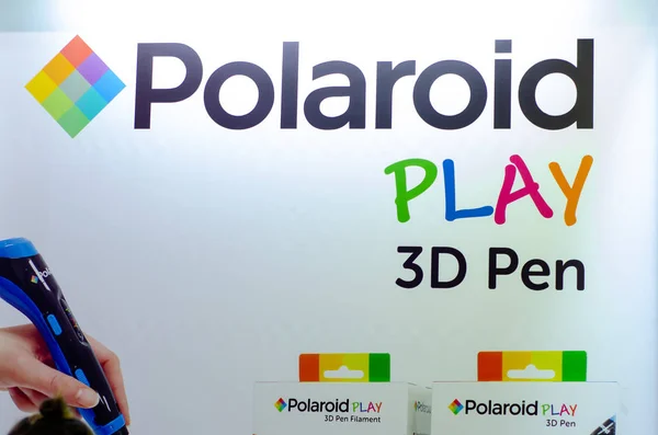 Київ, Україна-12 квітня 2019: Полароїд грати 3D Пен. — стокове фото