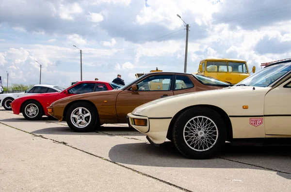 Kiev, Ucrania - 11 de mayo de 2019: Porsche 924 —  Fotos de Stock