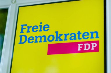 Soest, Almanya - 3 Ağustos 2019: Hür Demokrat Parti (Almanca: Freie Demokratische Partei, Fdp) logosu.