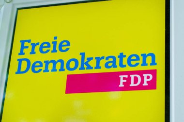 Soest, Almanya - 3 Ağustos 2019: Hür Demokrat Parti (Almanca: Freie Demokratische Partei, Fdp) logosu.