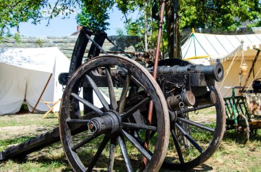 Festivalde eski ortaçağ topu