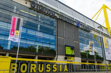 Dortmund, Almanya - 2 Ağustos 2019: Signal Iduna Park futbol stadyumu Dortmund