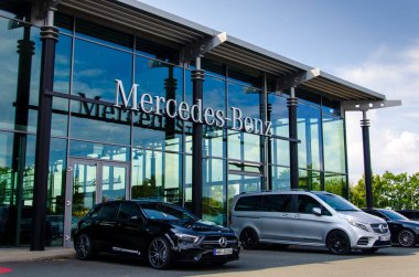 Soest, Almanya - 2 Ağustos 2019: Yeni Mercedes Benz Araba Showroom'da.