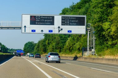 Kuzey Ren-Vestfalya, Almanya - 26 Temmuz 2019: Karayolu trafiği
