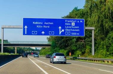 Kuzey Ren-Vestfalya, Almanya - 26 Temmuz 2019: Karayolu trafiği