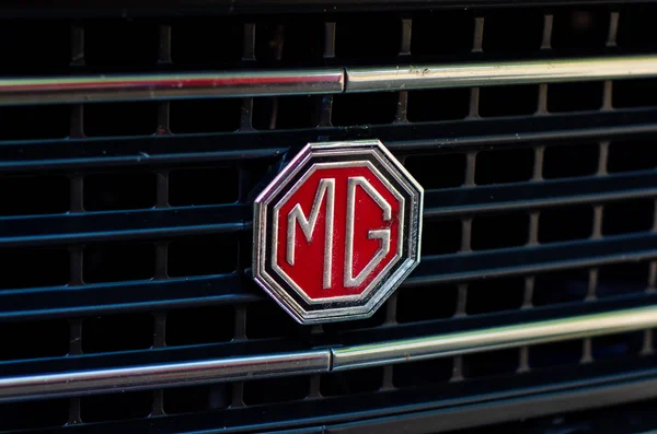 Soest, Alemania - 22 de julio de 2019: Primer plano del logotipo del coche MG . —  Fotos de Stock