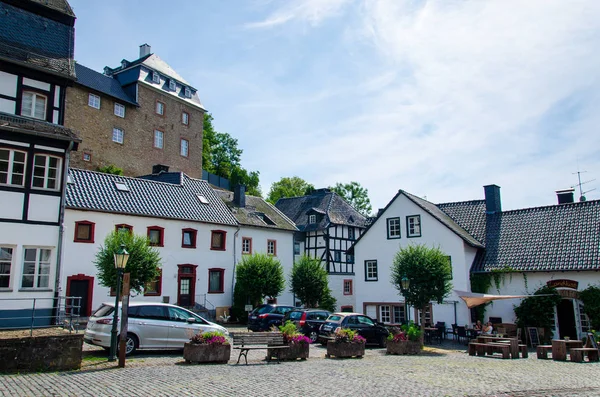 Blankenheim, Alemania - 26 de julio de 2019: Vista del edificio y del castillo de Blankenheim . — Foto de Stock